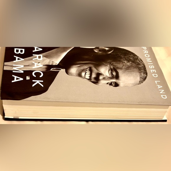 A Promised Land Barack Obama HBDJ First Edition Presidential Biography Book - Picture 10 of 16